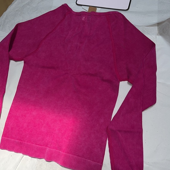 (M) Victoria’s Secret Seamless Active Top PINK COLLECTION - Picture 4 of 13